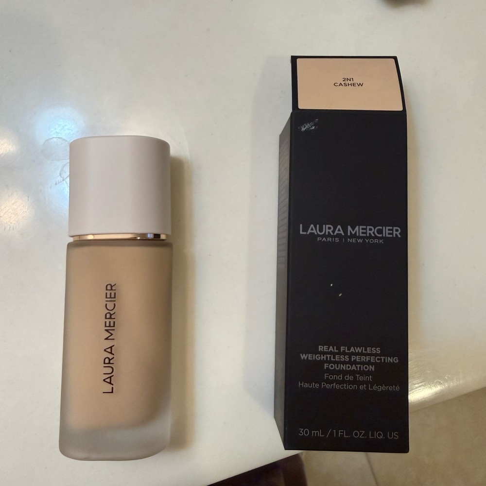 Laura Mercier Real Flawless Foundation - Cashew